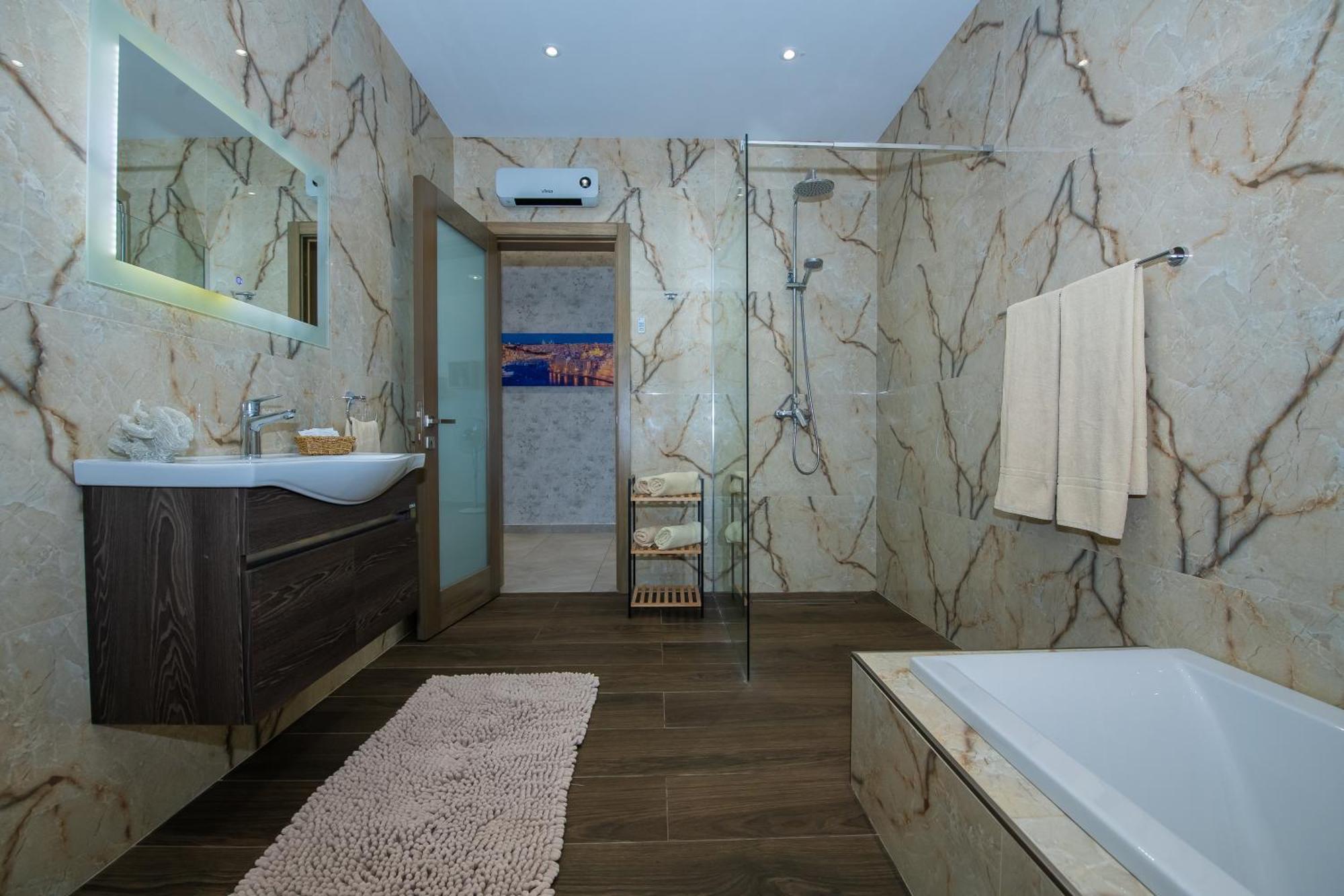 מליאהה Clifftop Modern Apartment מראה חיצוני תמונה