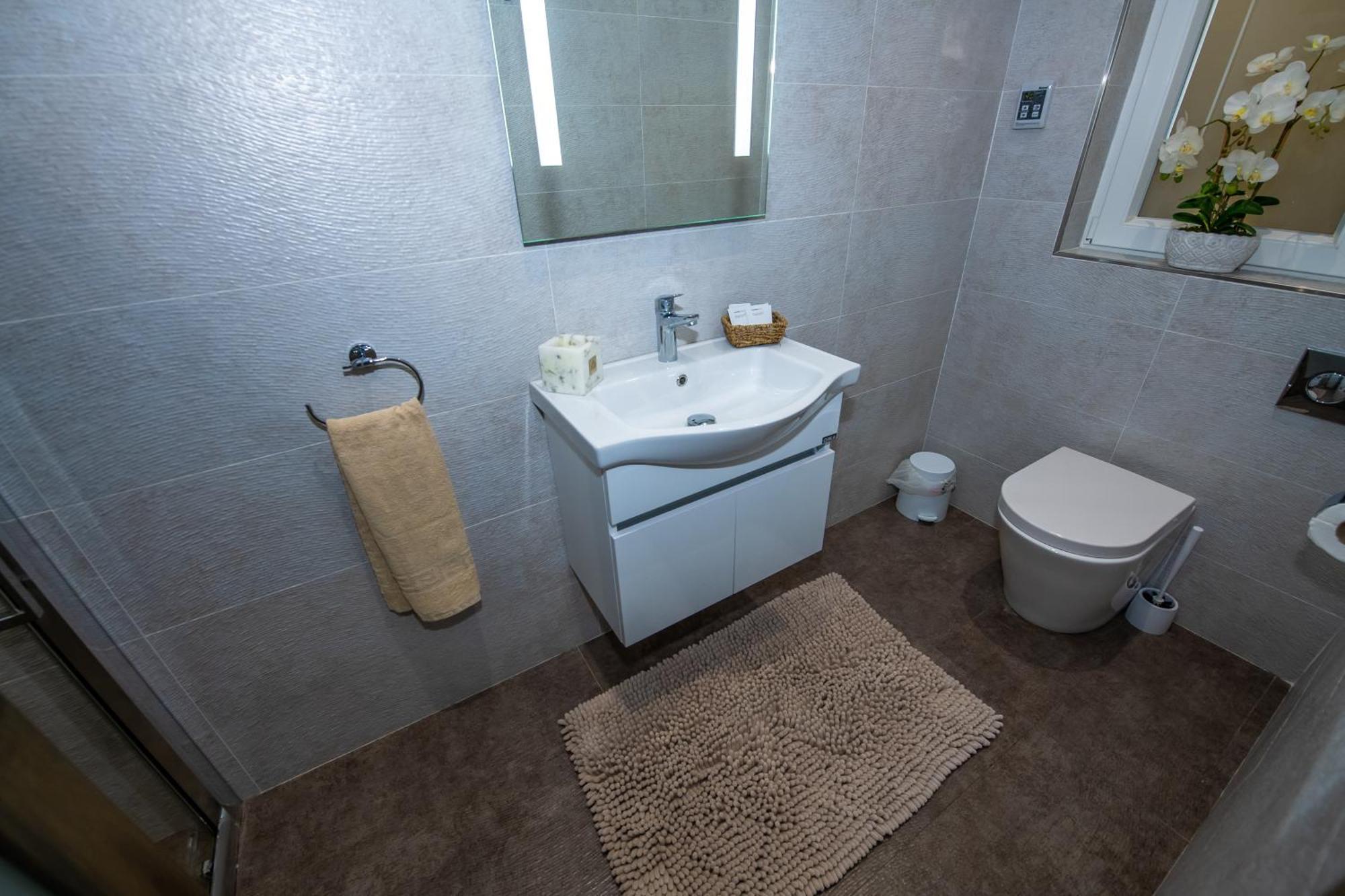 מליאהה Clifftop Modern Apartment מראה חיצוני תמונה