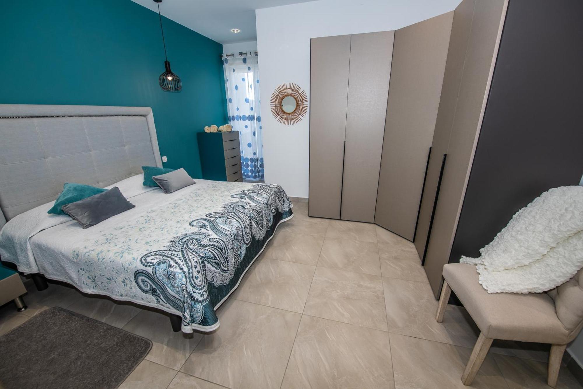 מליאהה Clifftop Modern Apartment מראה חיצוני תמונה
