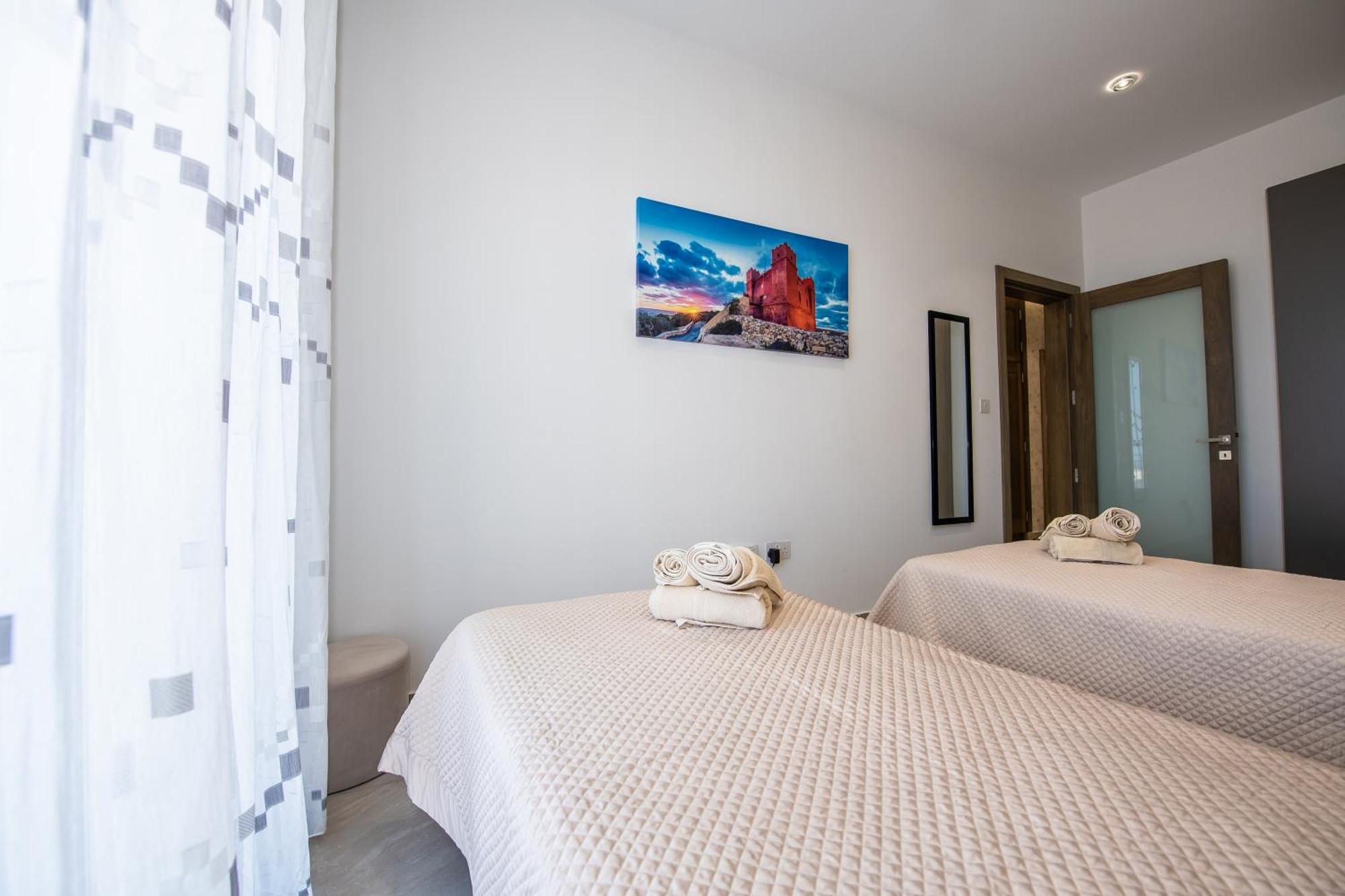 מליאהה Clifftop Modern Apartment מראה חיצוני תמונה